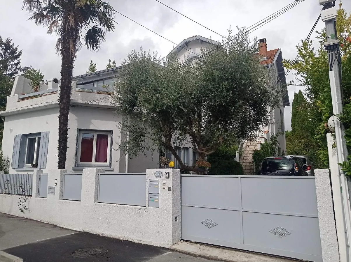 Indépendant. Appartement deux personnes, clair et sympa. Toulouse